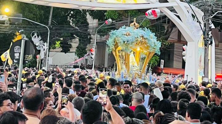 Um mar de gente em devoção toma conta de Belém