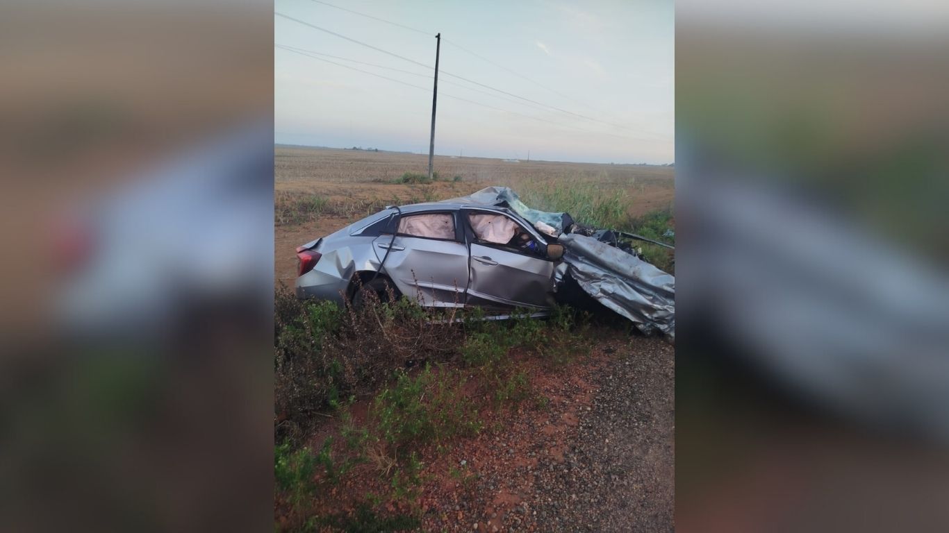 O trágico incidente envolveu uma colisão entre um carro modelo Honda Civic, que seguia em direção a Dom Eliseu, e uma carreta que trafegava em sentido oposto, rumo a Rondon.