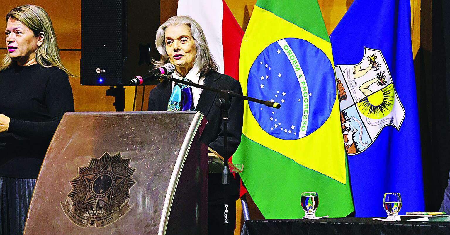 Ministra do STF defende que povo é “quem faz democracia”
