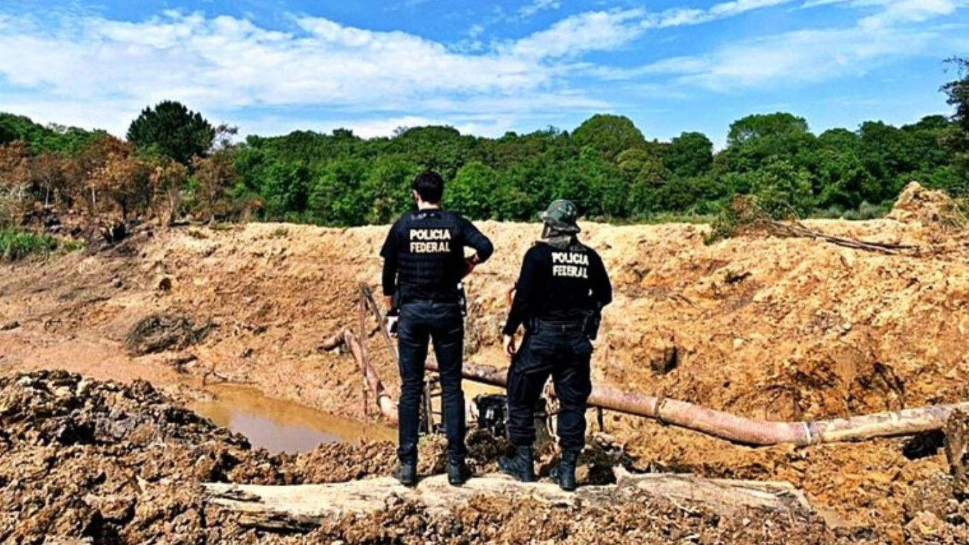 As apurações indicam que o grupo utilizava empresas de fachada e contas de terceiros para movimentar e ocultar recursos
