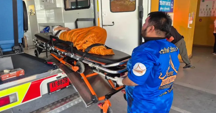 A mulher foi imediatamente retirada e levada a um hospital próximo, segundo relatos divulgados pela Associated Press.