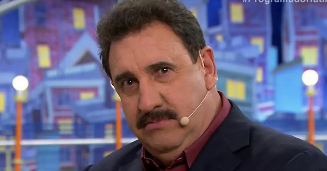 Ratinho detona SBT após ter programa reduzido: "merecia respeito"