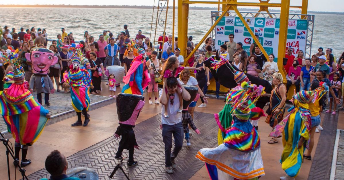 Além da fé, o espaço recebe atividades culturais que celebram a identidade amazônica e movimentam o turismo na capital paraense.