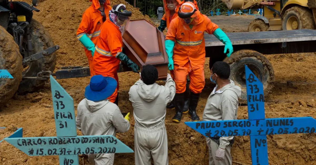 Mais de 700 mil pessoas morreram no Covid-19 no Brasil entre os anos de 2020 e 2021.