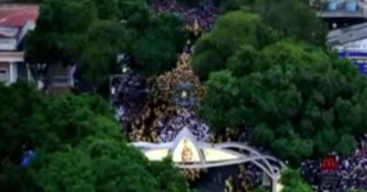 Trasladação parte do Colégio Gentil Bittencourt rumo à Igreja da Sé
