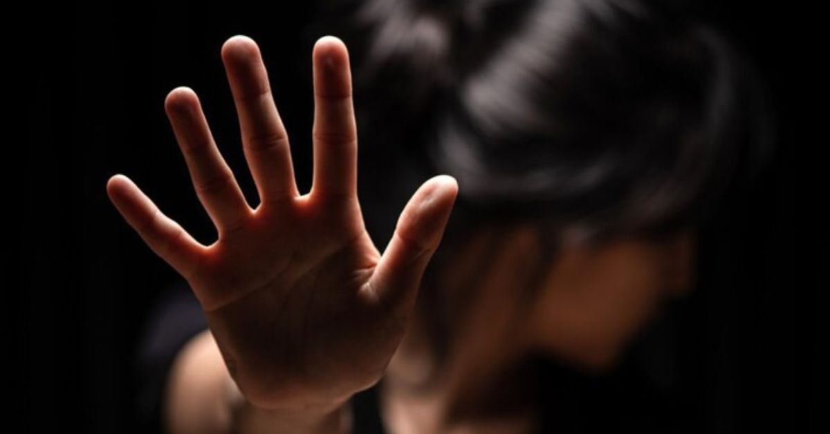 A violência contra a mulher ultrapassa os limites físicos e deixa marcas profundas na mente e nas emoções.