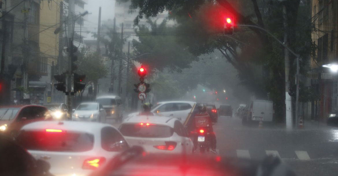 Inmet emite alerta vermelho para chuvas no Pará