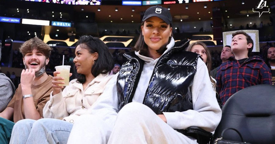 Ex-jogadora de basquete diz que lucra 5 vezes mais no OnlyFans
