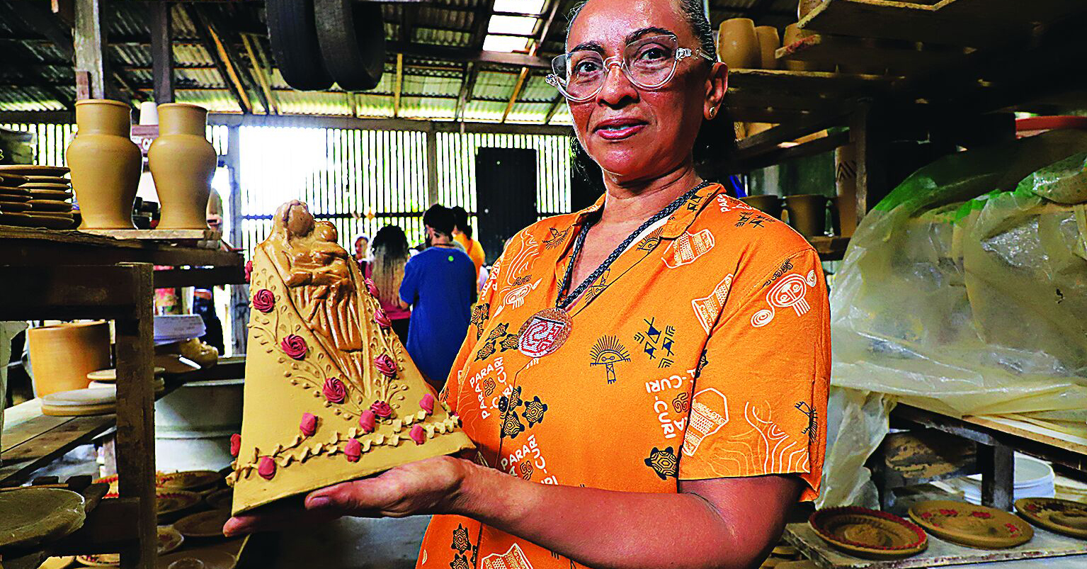 A Família Santana, de Marly Santana, atua desde 1975 neste segmento e já desenvolveu um estilo próprio. Abaixo, peças inspiradas na devoção mariana.