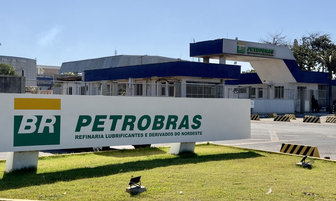 Petrobras abre 715 vagas para Jovem Aprendiz. Veja salário e como se inscrever!
