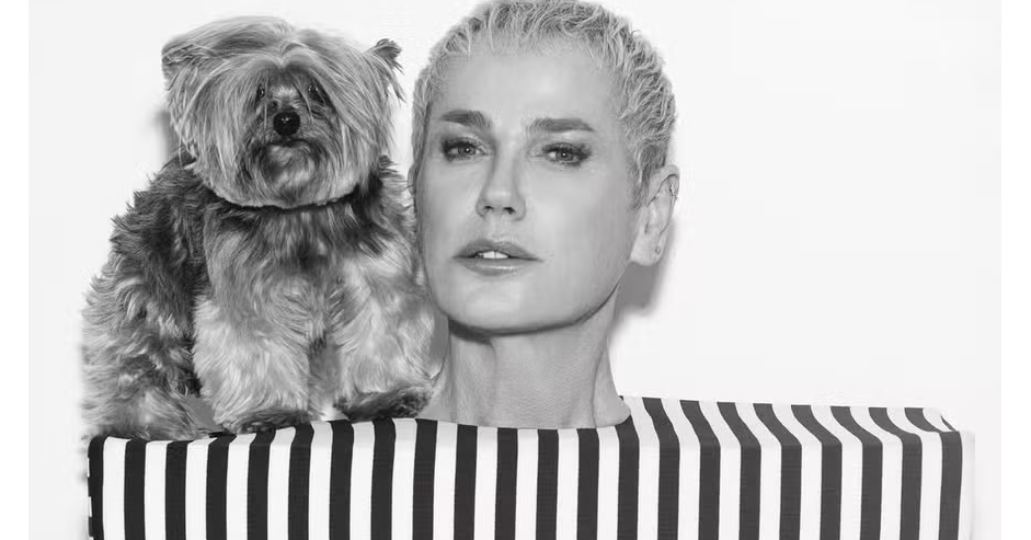 xuxa-surpreende-ao-surgir-de-topless-em-novo-ensaio-veja-dol