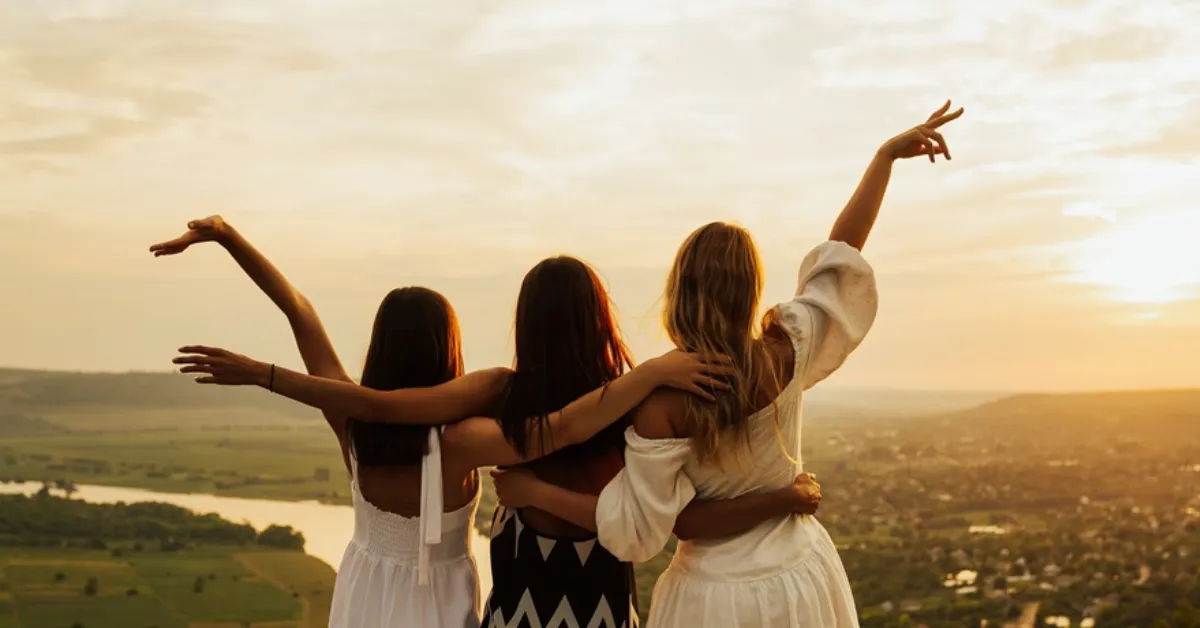 Dia do Amigo: compatibilidade entre signos revela diferentes formas de se relacionar e cultivar amizades no zodíaco.