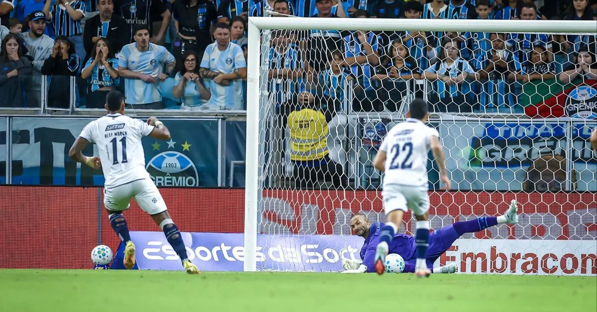 Manga perdeu pênalti no primeiro tempo