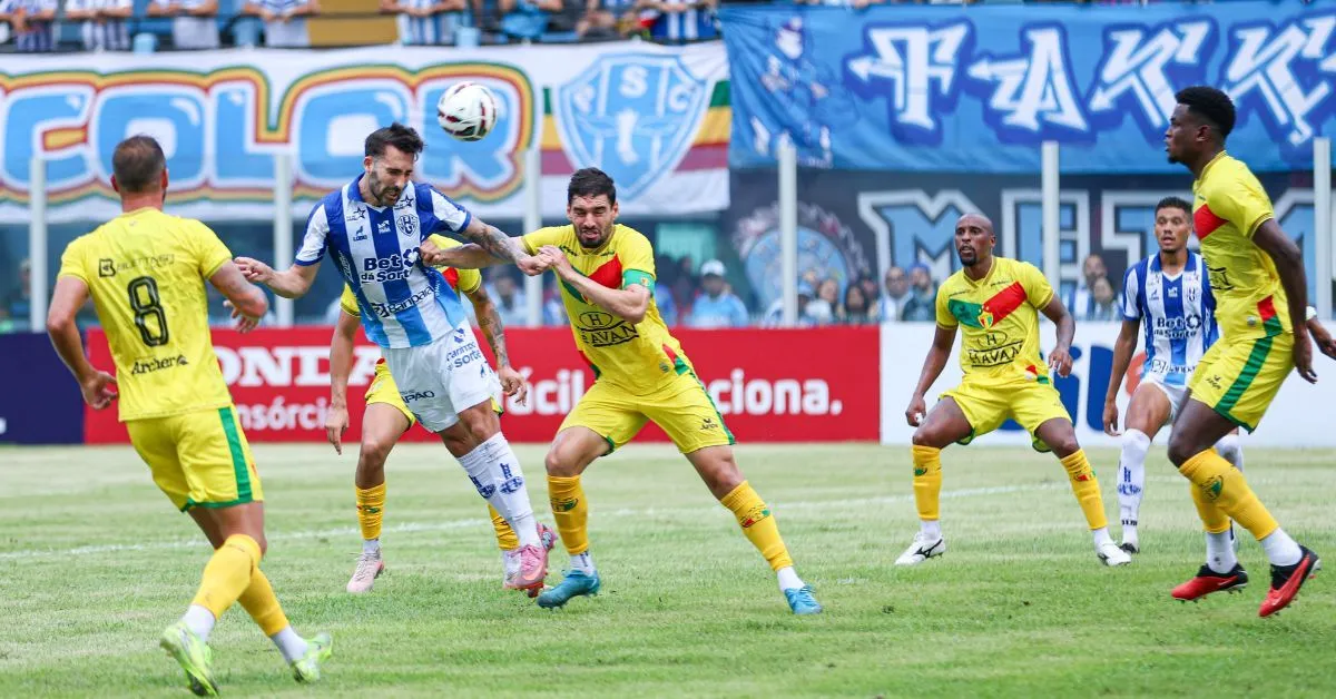 Ítalo marcou duas vezes, mas apenas uma valeu