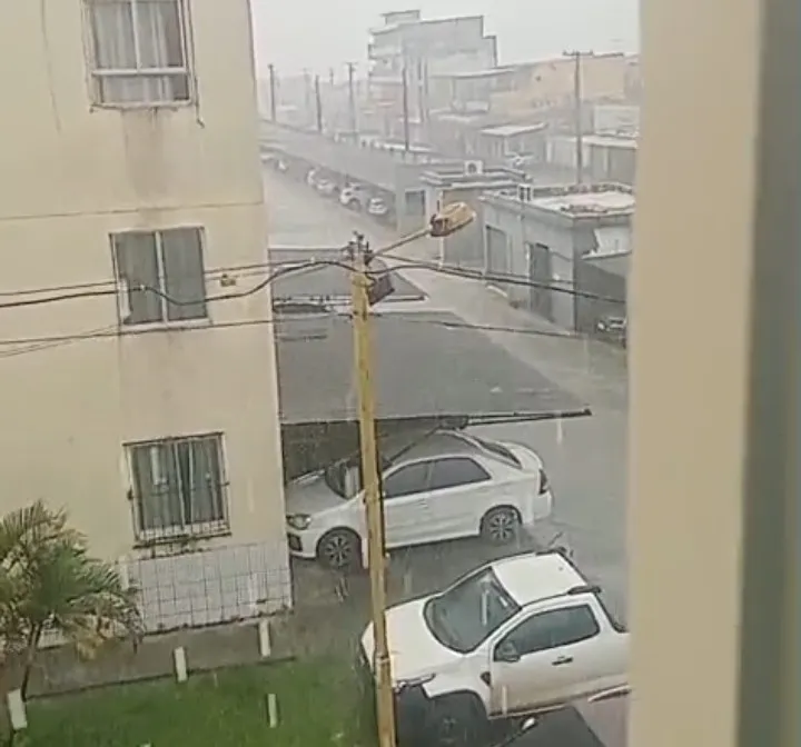 Chuva iniciou ainda na madrugada e se entendeu pela manhã e tarde