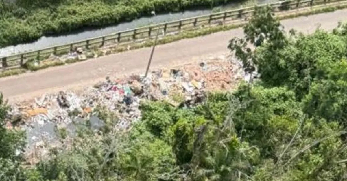 O problema de acúmulo de lixo é recorrente no local