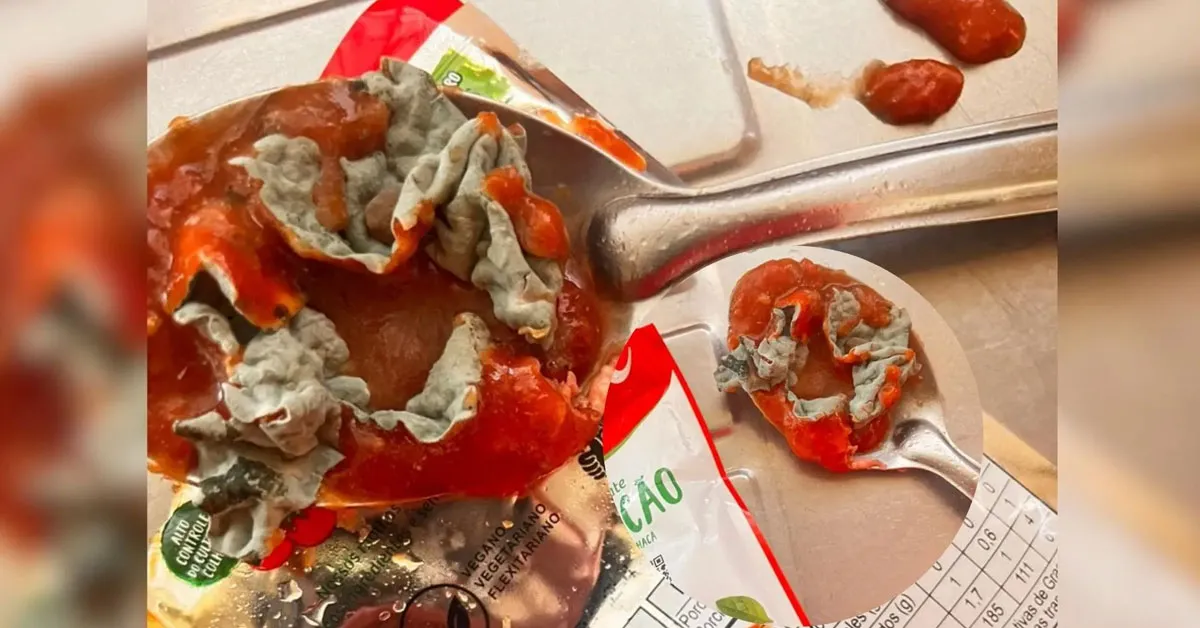 Corpo estranho em molho de tomate.