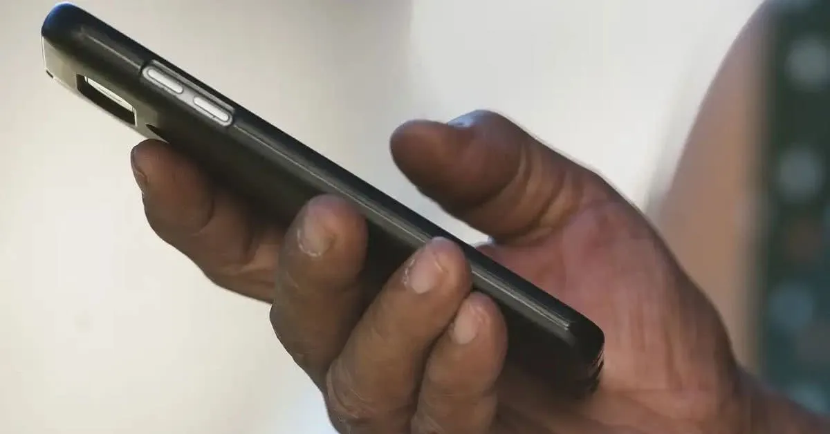 Os sistemas modernos de call centers conseguem identificar quando o usuário interage com a tela do celular