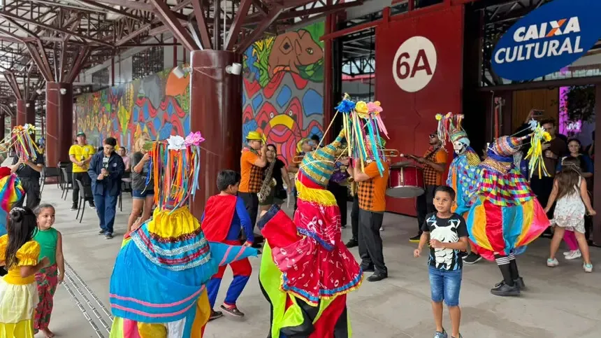 Ações transformaram o Parque da Cidade e o Complexo Porto Futuro em pontos de encontro para pais e crianças em clima de folia.