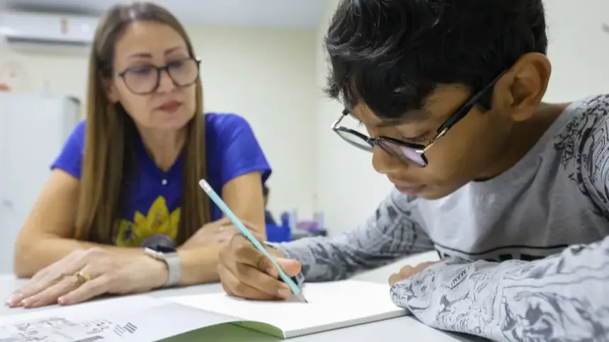 Inclusão em sala de aula avança no Pará, com crescimento no número de alunos com TEA e fortalecimento do atendimento especializado na rede estadual.