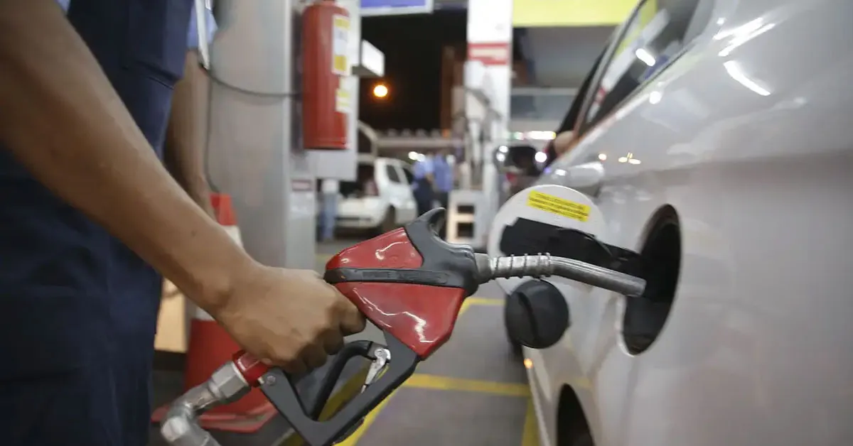 O aumento no preço dos combustíveis acontece na saída da refinaria