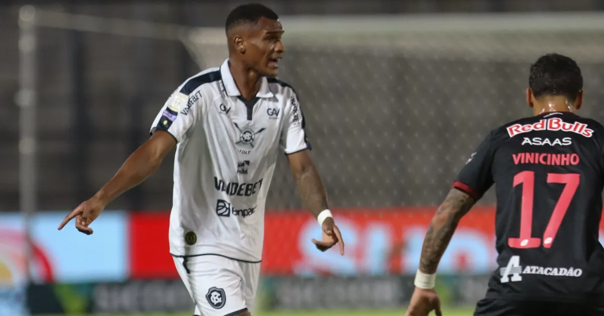 Atuação de luta e reação, mas com lições importantes: o Remo mostrou poder de resposta ofensiva, porém sofreu com a desorganização defensiva e acabou superado fora de casa no Brasileirão.