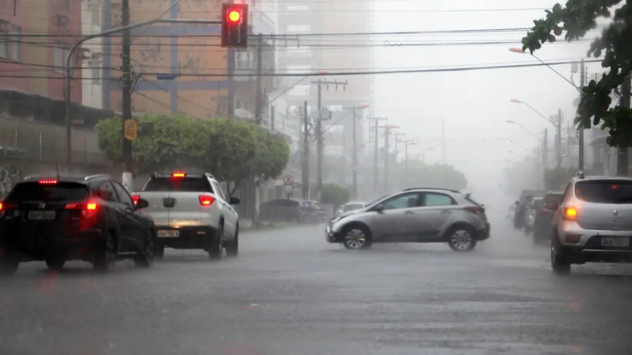 Prefeito Igor Normando deve anunciar nesta terça-feira (10), uma força-tarefa de combate aos alagamentos.