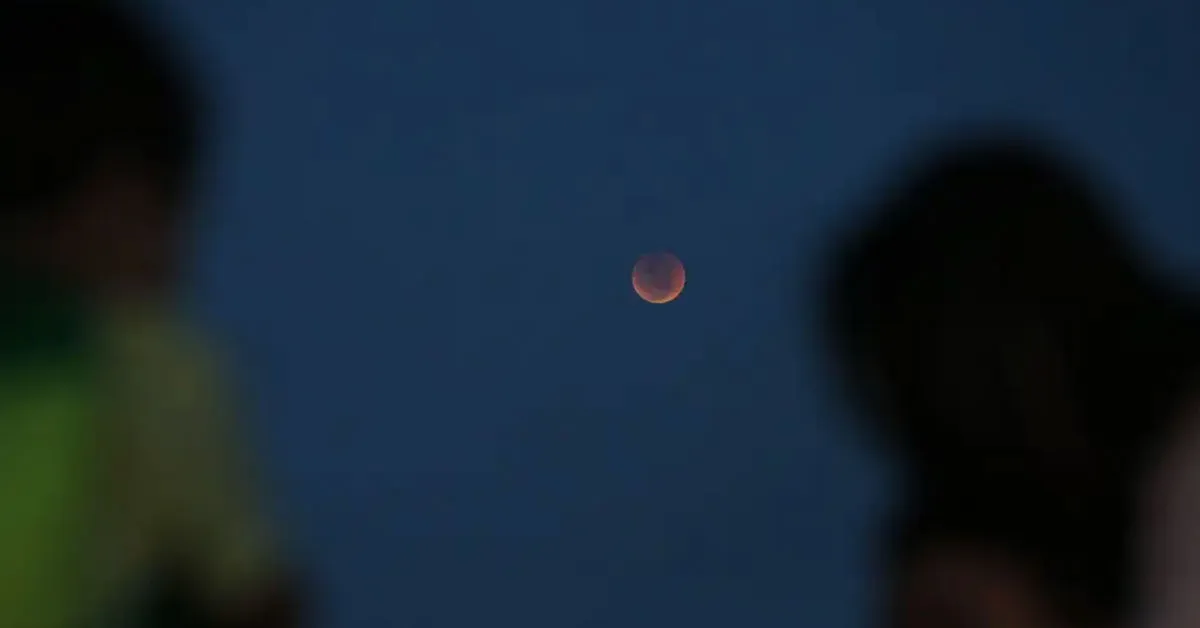 A observação dependerá principalmente das condições meteorológicas e da posição da Lua no horizonte ao amanhecer