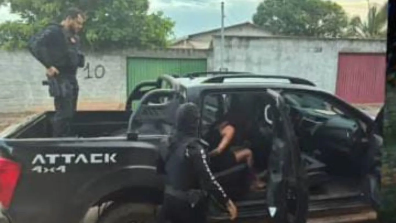 Agentes das polícias Civil e Militar durante a deflagração da megaoperação que mirou o tráfico de drogas e a lavagem de dinheiro em Redenção.