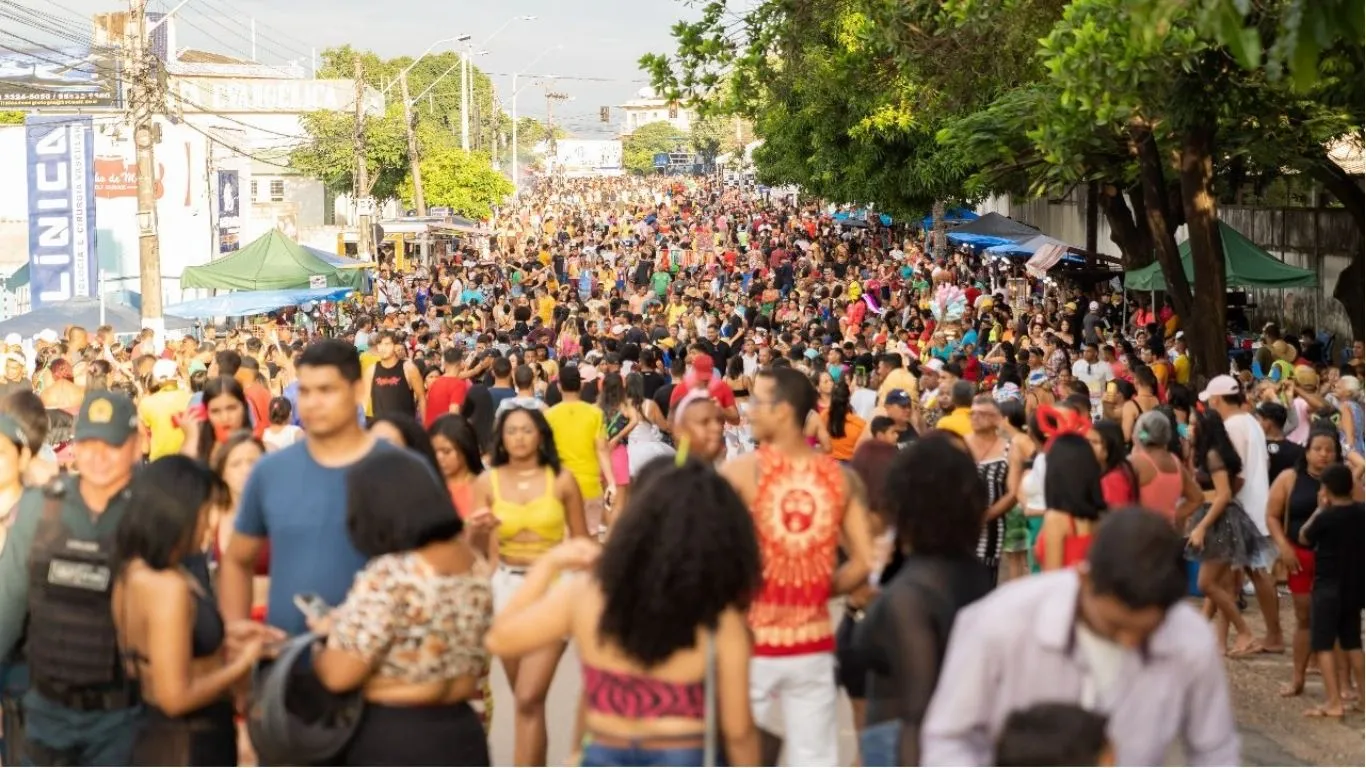 Representantes da Secult, SMSI e forças de segurança durante reunião técnica para definir o plano operacional do Carnaval 2026.