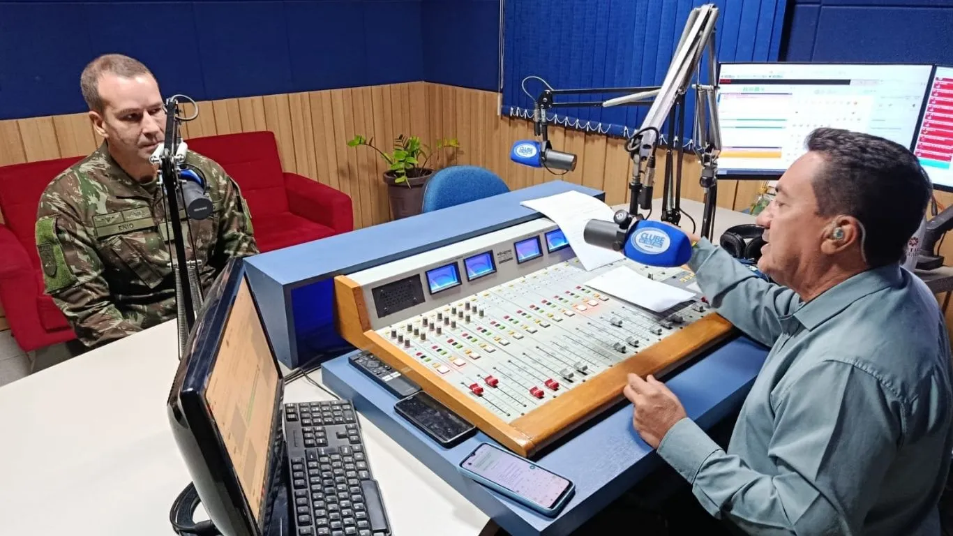 General Enio no estúdio da Radio Clube Marabá