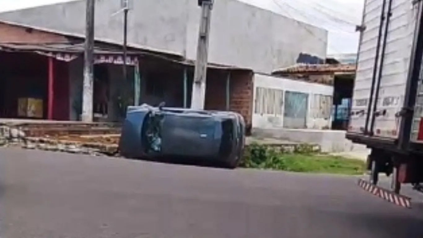 Um acidente de trânsito mobilizou a atenção de moradores do bairro Cohab, em Tucuruí