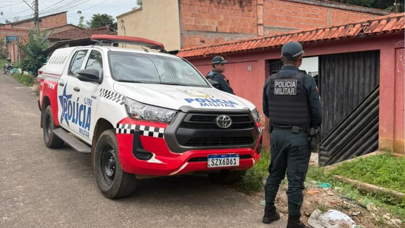 Equipes das polícias Civil e Militar isolaram a área para garantir a preservação da cena do crime.