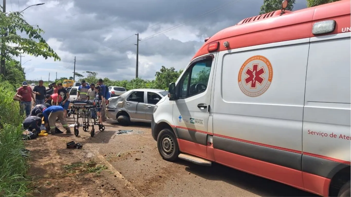 Equipes do Samu prestaram os primeiros socorros à vítima ainda na pista da estrada do Aeroporto, antes de encaminhá-la para avaliação médica hospitalar.