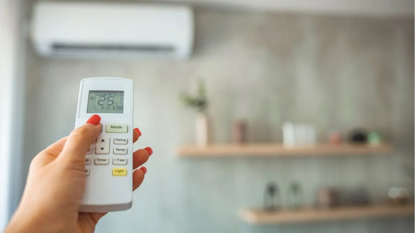 Para evitar que a conta de luz pese no orçamento, especialistas em eficiência energética listam estratégias fundamentais para otimizar o uso do equipamento.