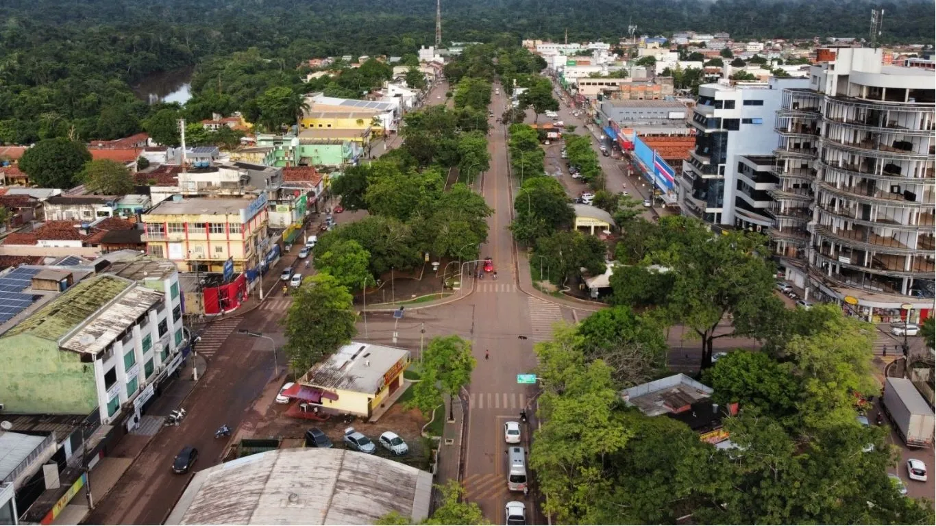 Movimentação econômica em Parauapebas: município lidera a geração de empregos no sudeste paraense em novembro, impulsionado pelo setor de serviços.