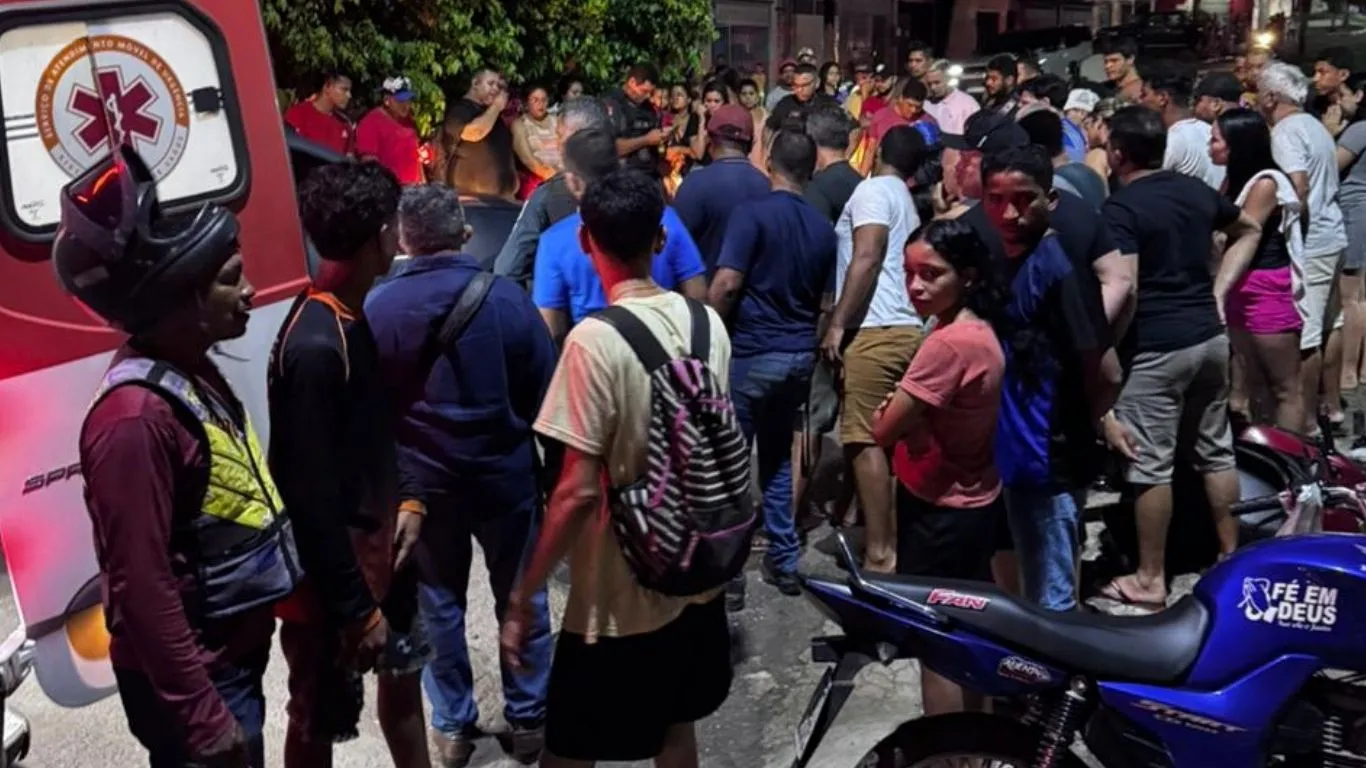 A colisão entre um carro de passeio e uma motocicleta resultou na morte imediata de um homem