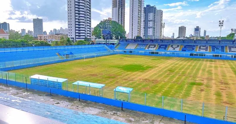 Gramado sofreu em 2025, irritando jogadores e torcedores