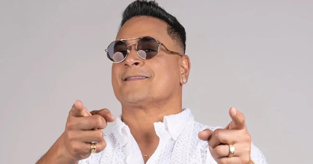 Xanddy Harmonia foi internado em Salvador após ser diagnosticado com gastroenterite infecciosa; cantor cancelou show no Rio por recomendação médica.