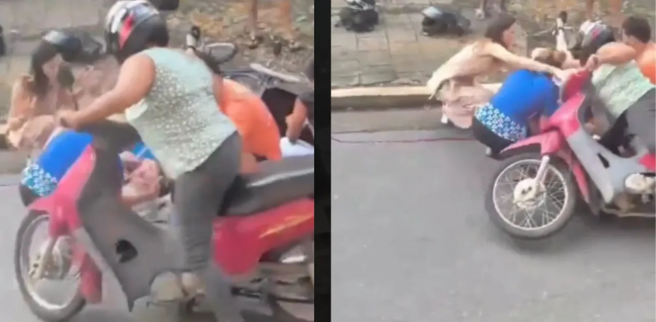 A condutora diminuiu a velocidade, aparentemente perdeu o equilíbrio ao virar o corpo para observar a cena e acabou caindo.