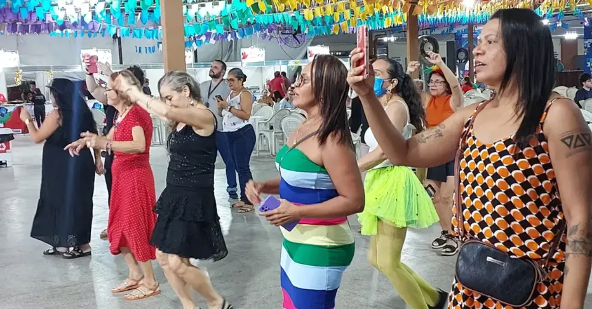 Público prestigia o Baile de Carnaval na sede da Fundação Cultural do Estado do Pará, em Belém, durante a primeira noite de programação.