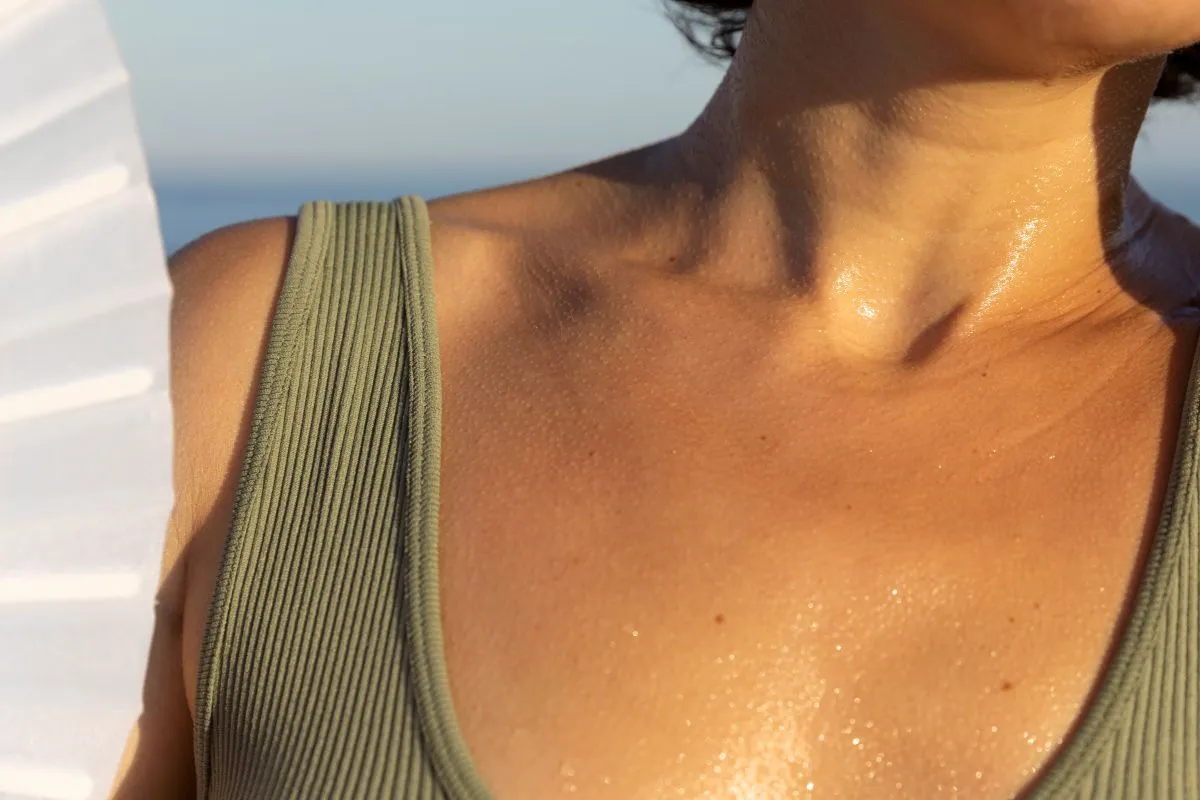 Uso diário de protetor solar, observação de manchas e pintas e o diagnóstico precoce ajudam o combate à doença