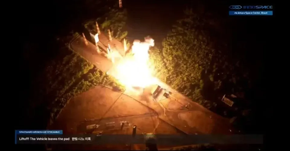 O foguete sofreu uma  anomalia durante o voo, pouco depois da decolagem.