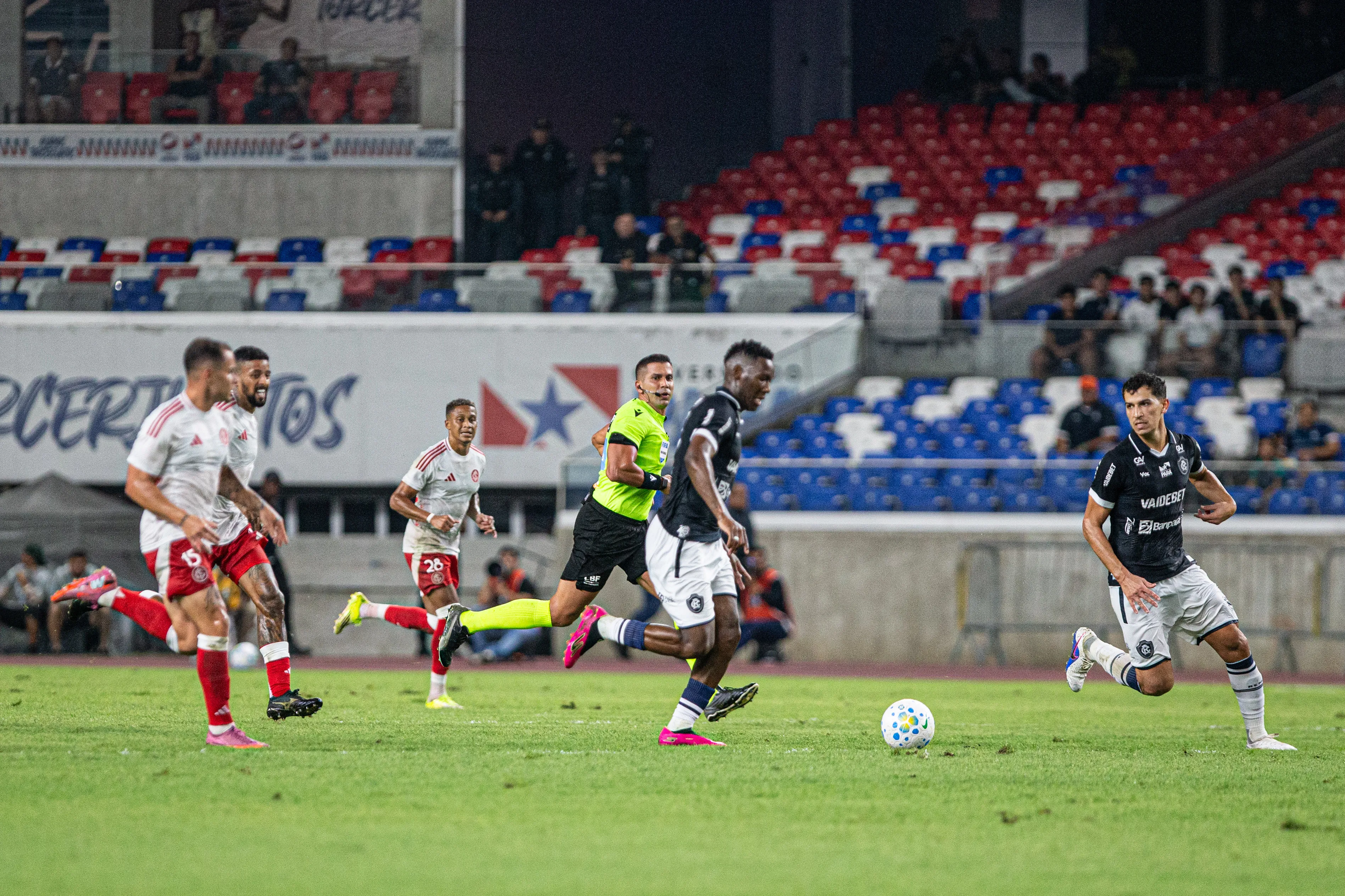 Em duelo intenso, Remo e Inter empatam no Mangueirão e seguem sem vencer no Brasileirão.