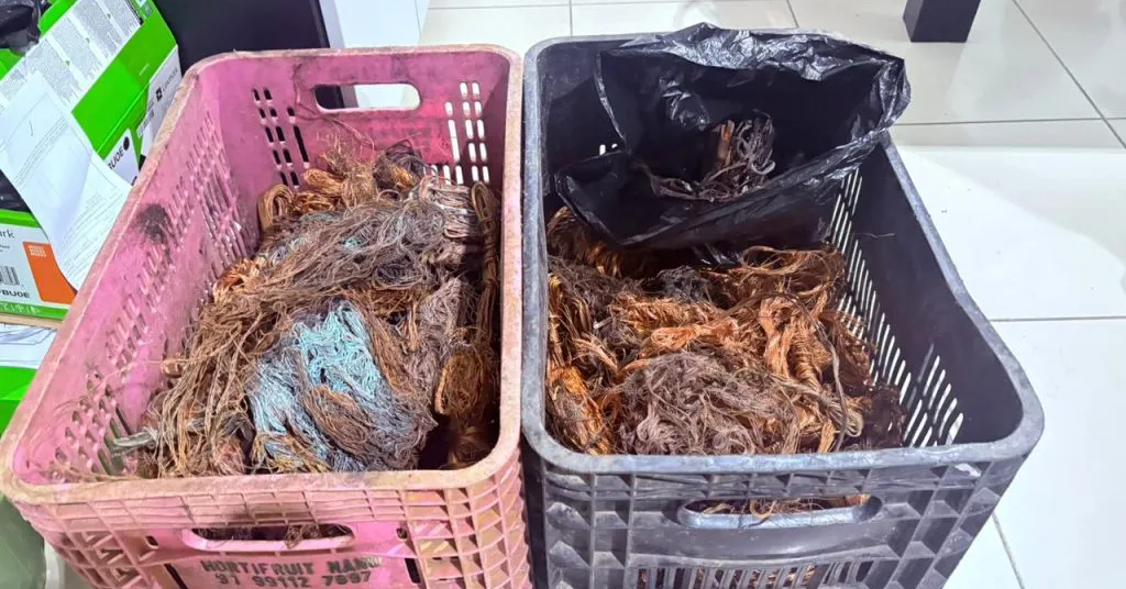 Durante a abordagem, os suspeitos informaram inicialmente que teriam encontrado os fios em via pública.