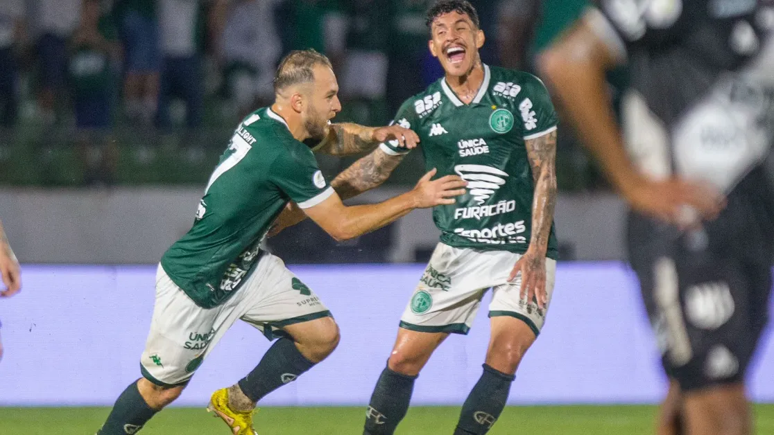 Helbert marcou o gol da vitória do Guarani sobre a Ponte Preta, garantindo a liderança histórica do dérbi campineiro mesmo com um jogador a menos.