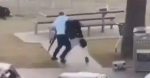 O ataque deixou 11 mortos e ao menos 11 feridos, entre eles dois policiais.