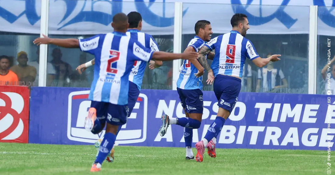 O camisa 9 chegou fazendo o que faz de melhor: gol.