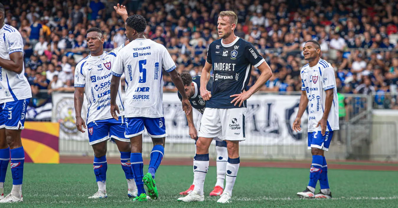 Klaus levou um pisão no primeiro tempo e foi substituído no intervalo