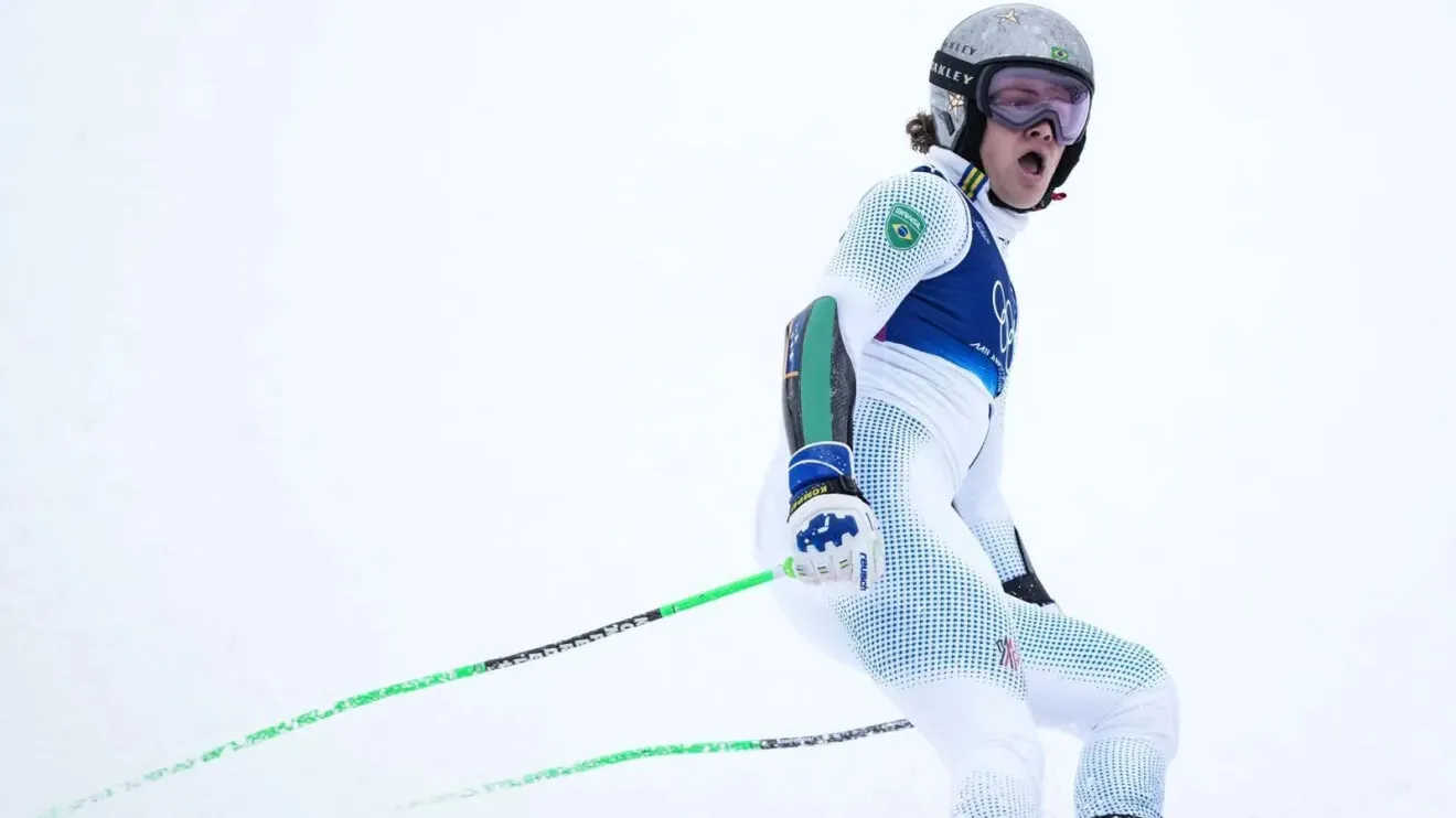 Campeão olímpico no sábado (14) na prova do slalom gigante, Lucas era considerado um dos favoritos para subir ao pódio também no slalom.